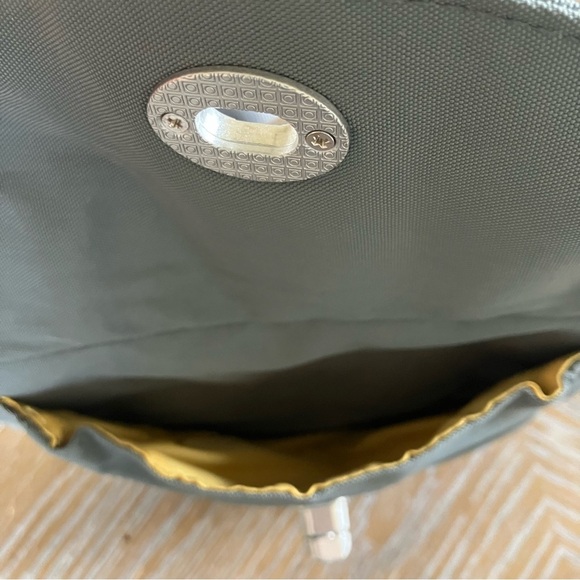 EUC Baggallini Crossbody Nylon Travel Bag Purse Gray - Picture 3 of 6